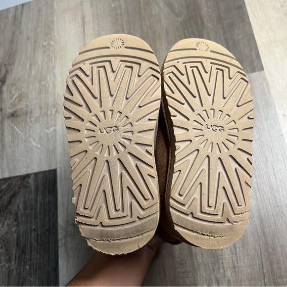 UGG Jona Boots Kids Size 11 Youth - Picture 8 of 13